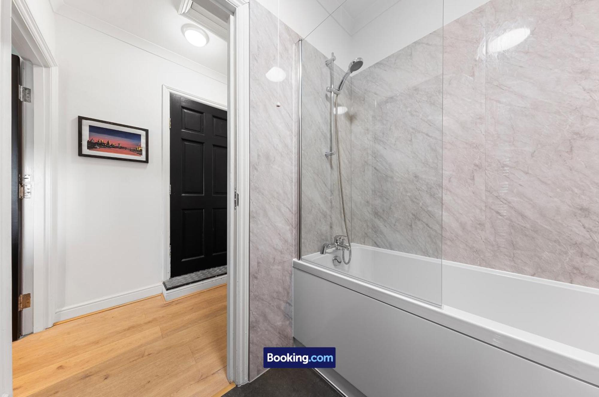 Modern, & Comfy By Smart Short Lets & Serviced Deptford With Free Wifi * Londres